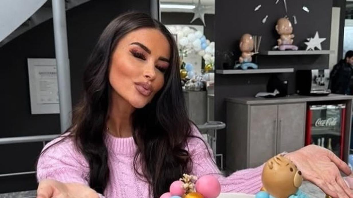 Đứa con của Christina Dimitriou đã chào đời: Ai là cha đứa bé?