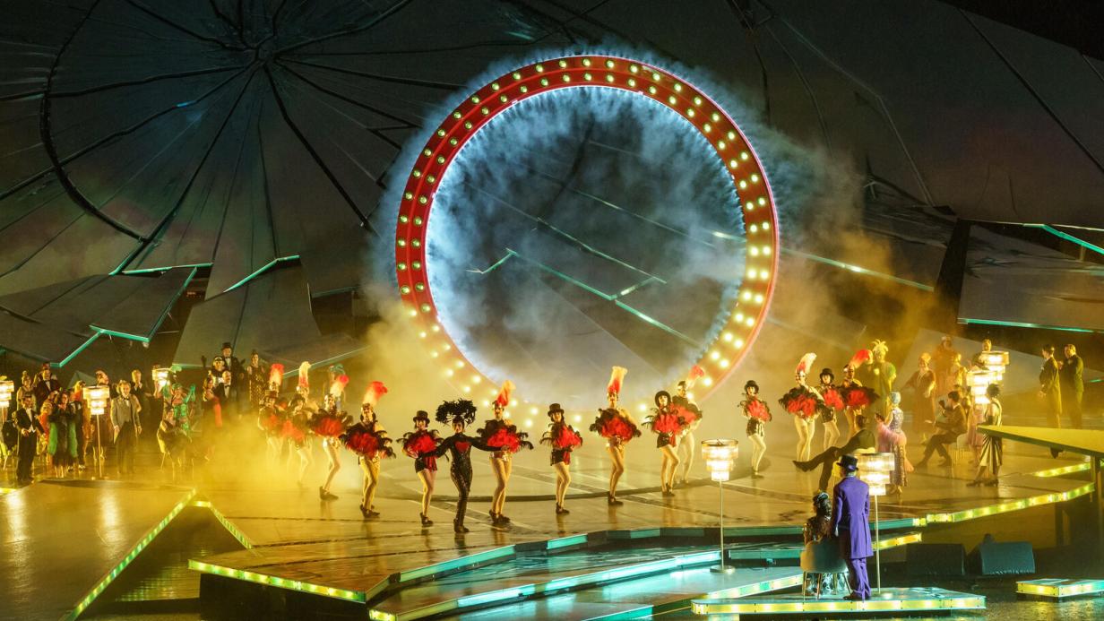 „La traviata“ als Spiel auf dem See: Plansch-Party im Scherbenhaufen