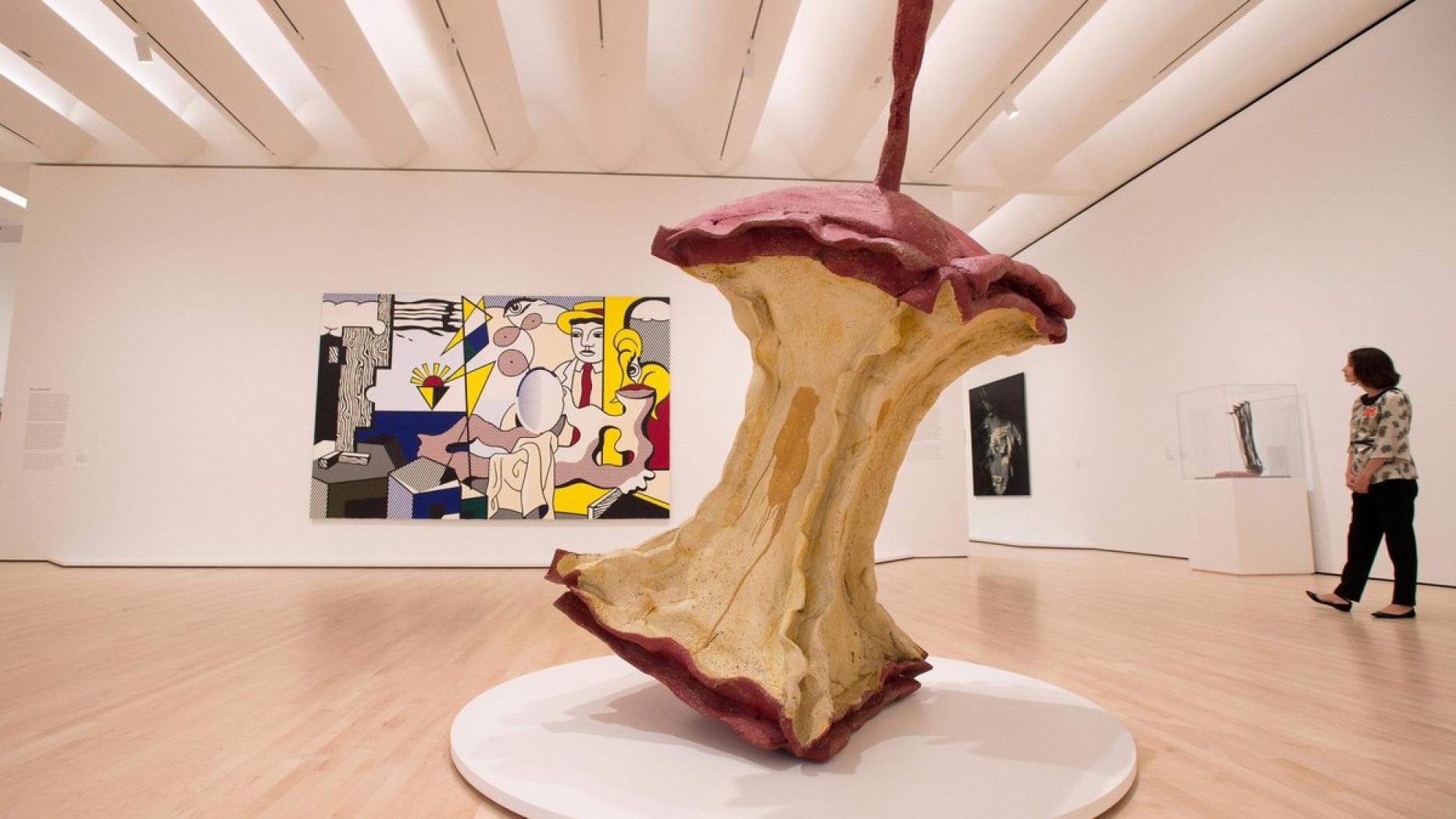 Необыкновенное примеры. MOMA музей современного искусства. Клаес Ольденбург картины. Современное искусство инсталляции. Современное выставочное искусство.