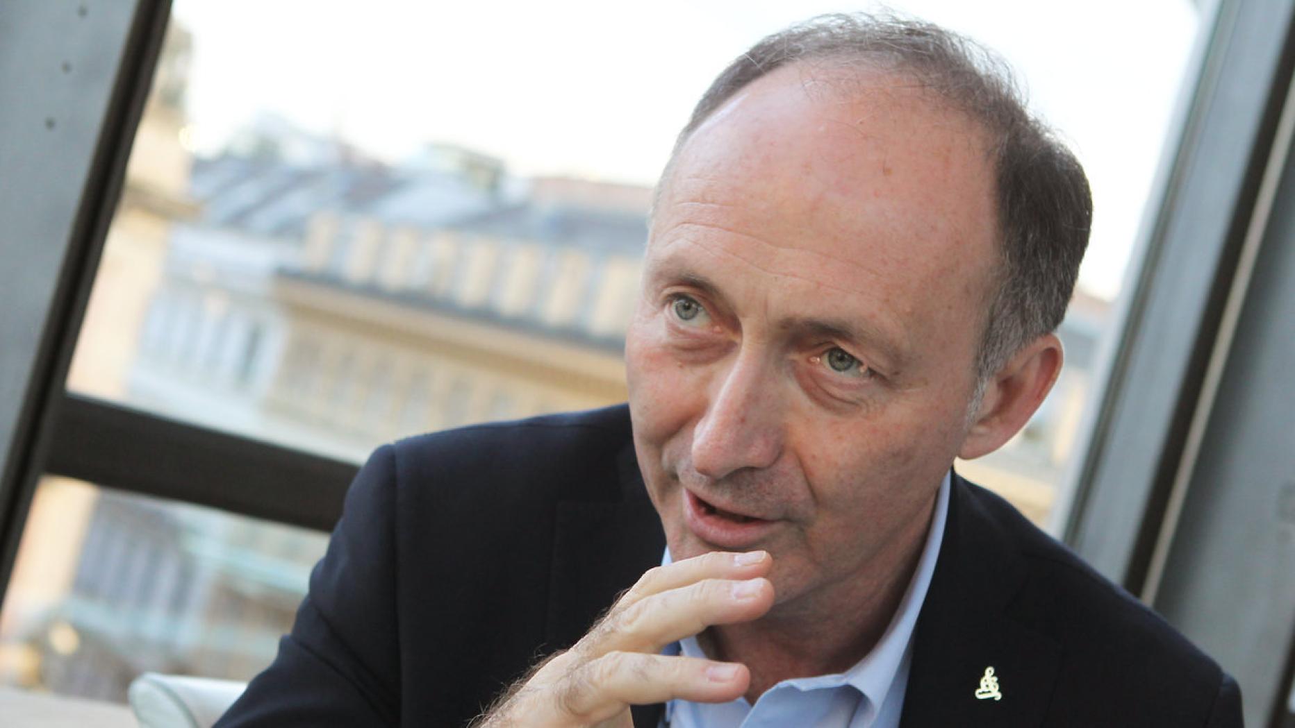 Henry am Zug Mehrere Anzeigen erstattet