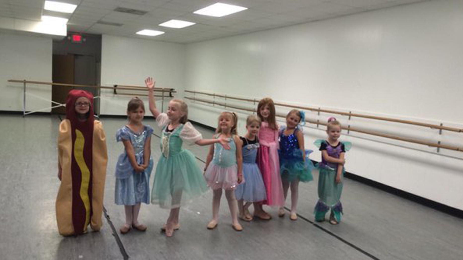 PrinzessinnenTag 5Jährige im Hot Dog Kostüm