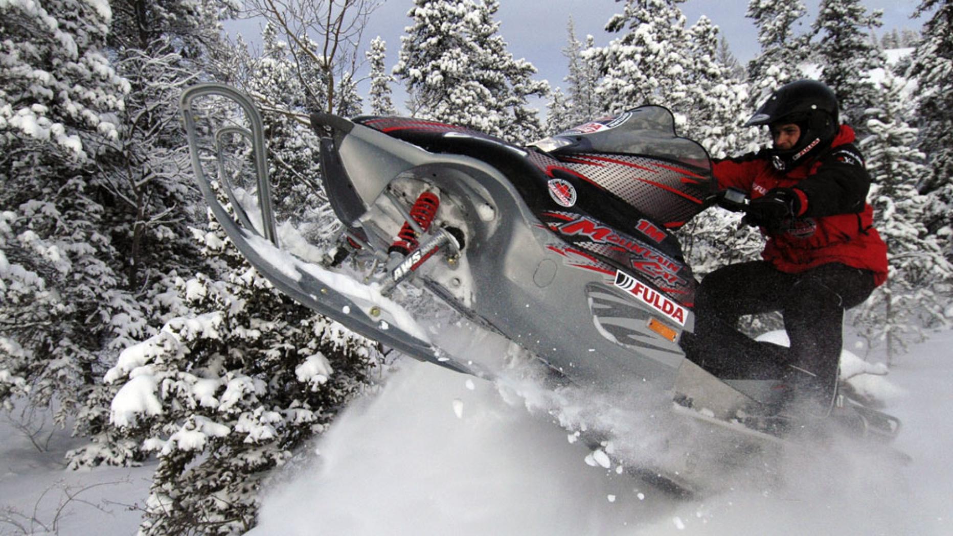 Bezirk Landeck 19Jähriger vom eigenen Skidoo überrollt