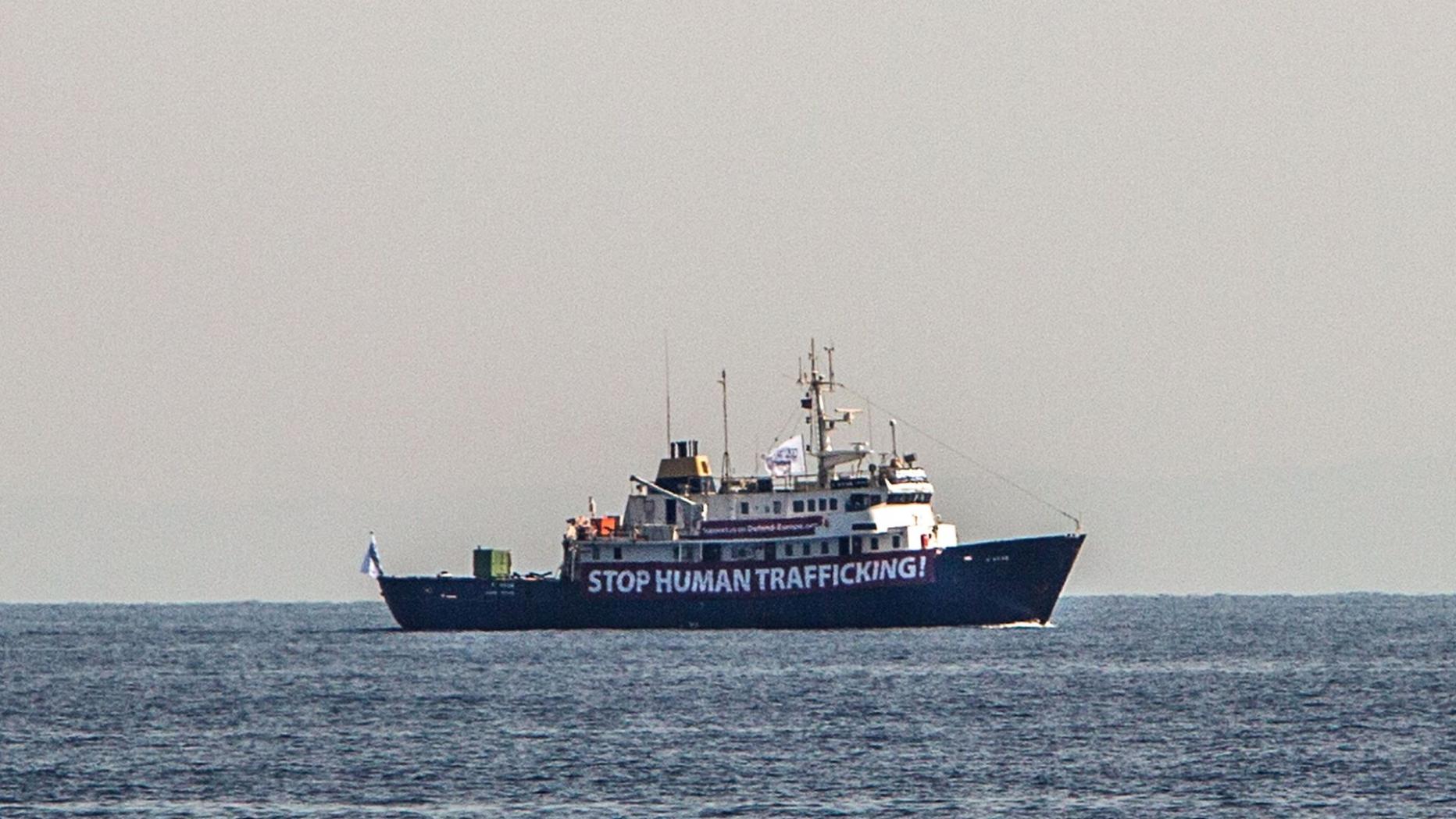 Identitaren Schiff Verfolgte Seenotretter Von Aquarius Kurier At