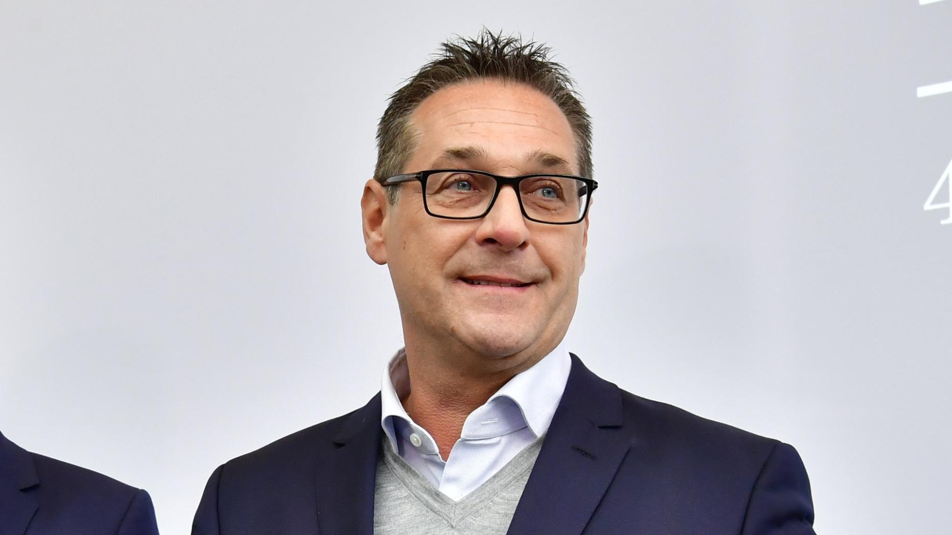 Grosspetersdorf partnersuche ab 60, Single lokale in seitenstetten. Partnersuche meine stadt straden. Stadt partnersuche aus vomp. Sex sucht in Ratheno. Grosspetersdorf partnersuche ab 60: Whatsapp nummer