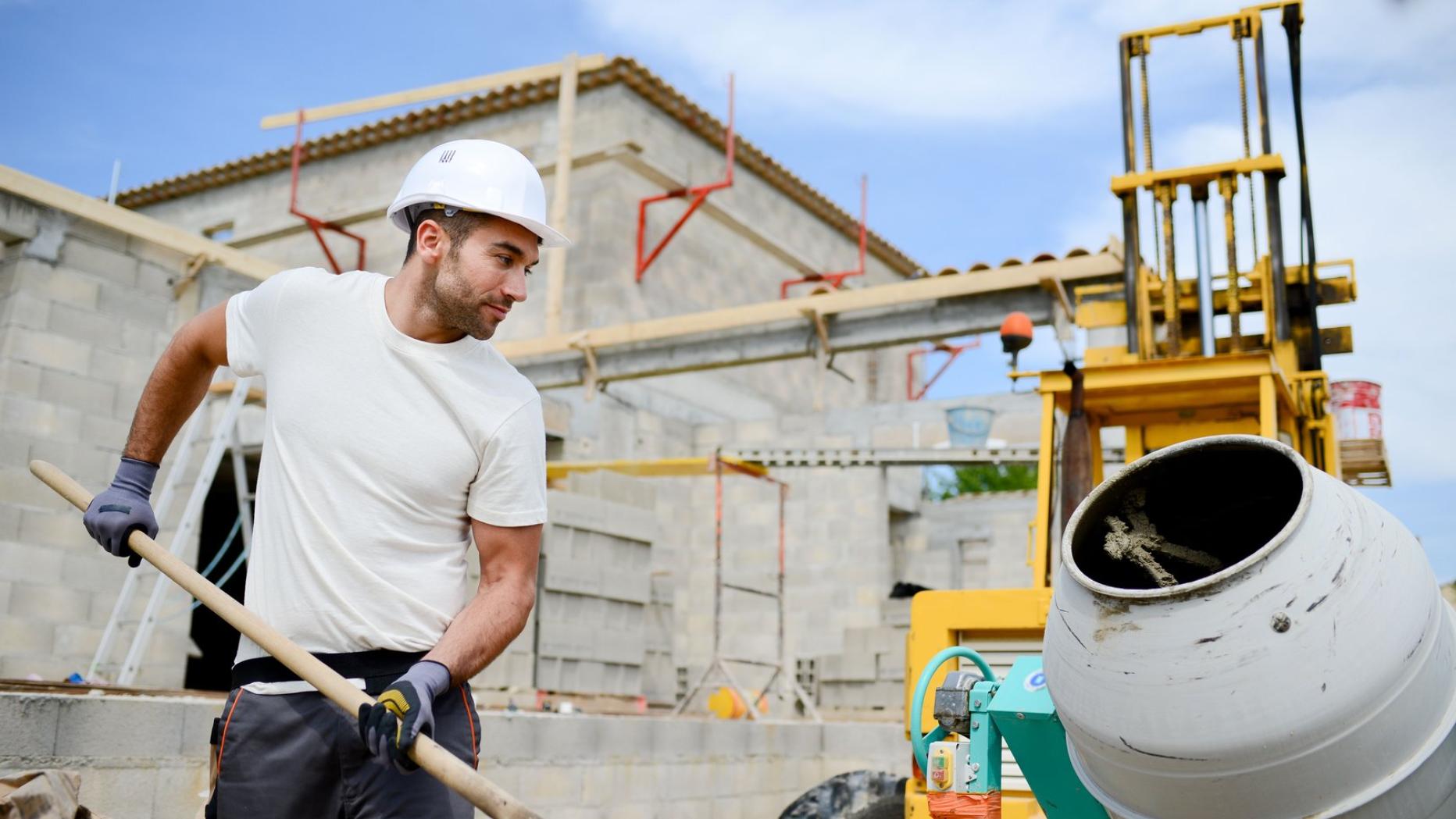 бетонщик монолитчик. бетонщики монолитчики. стройка и строители. обучение бетонщик. обучение бетонщик.