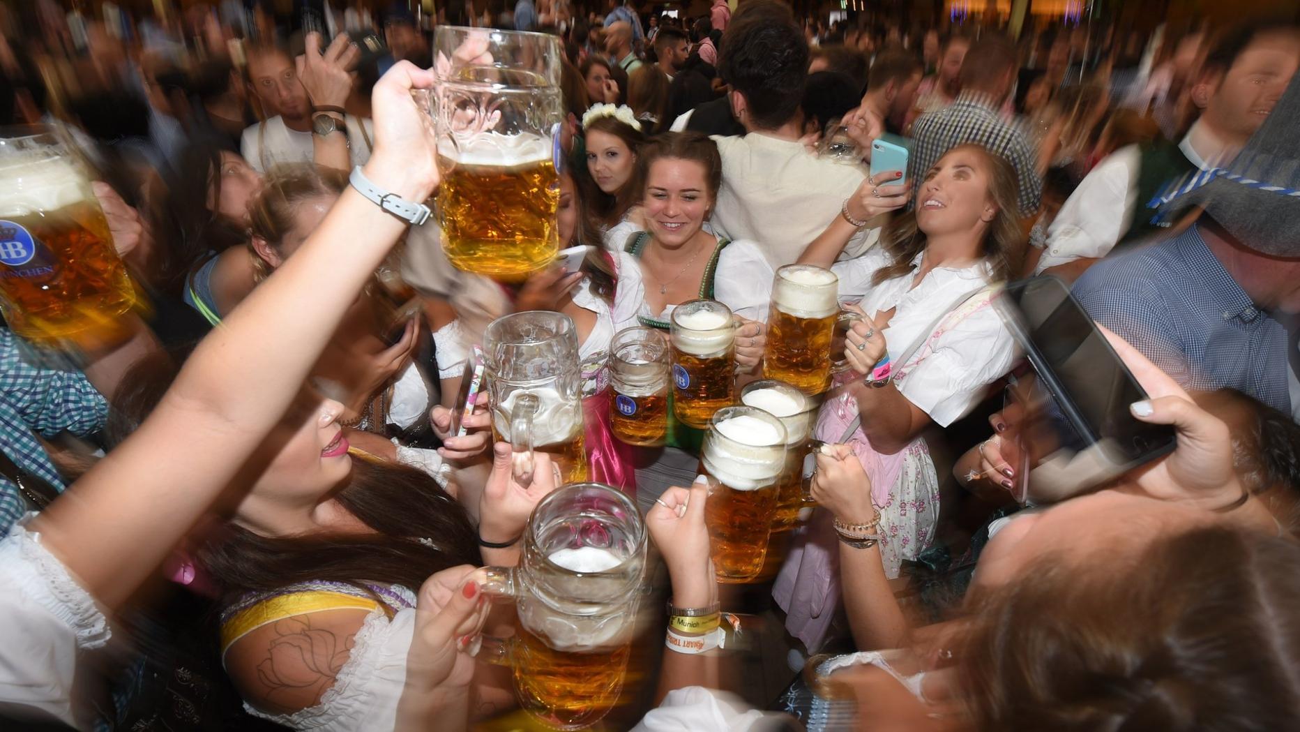 Sexuelle Übergriffe Auf Dem Oktoberfest Dirndl Zerrissen Und Suff