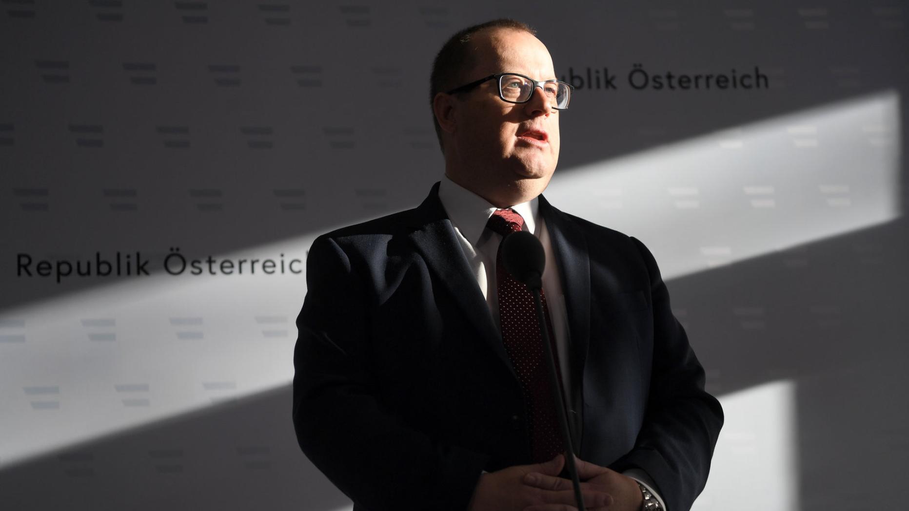 ExFPÖStaatssekretär Polizei stellt im Ministerium seine Mails sicher