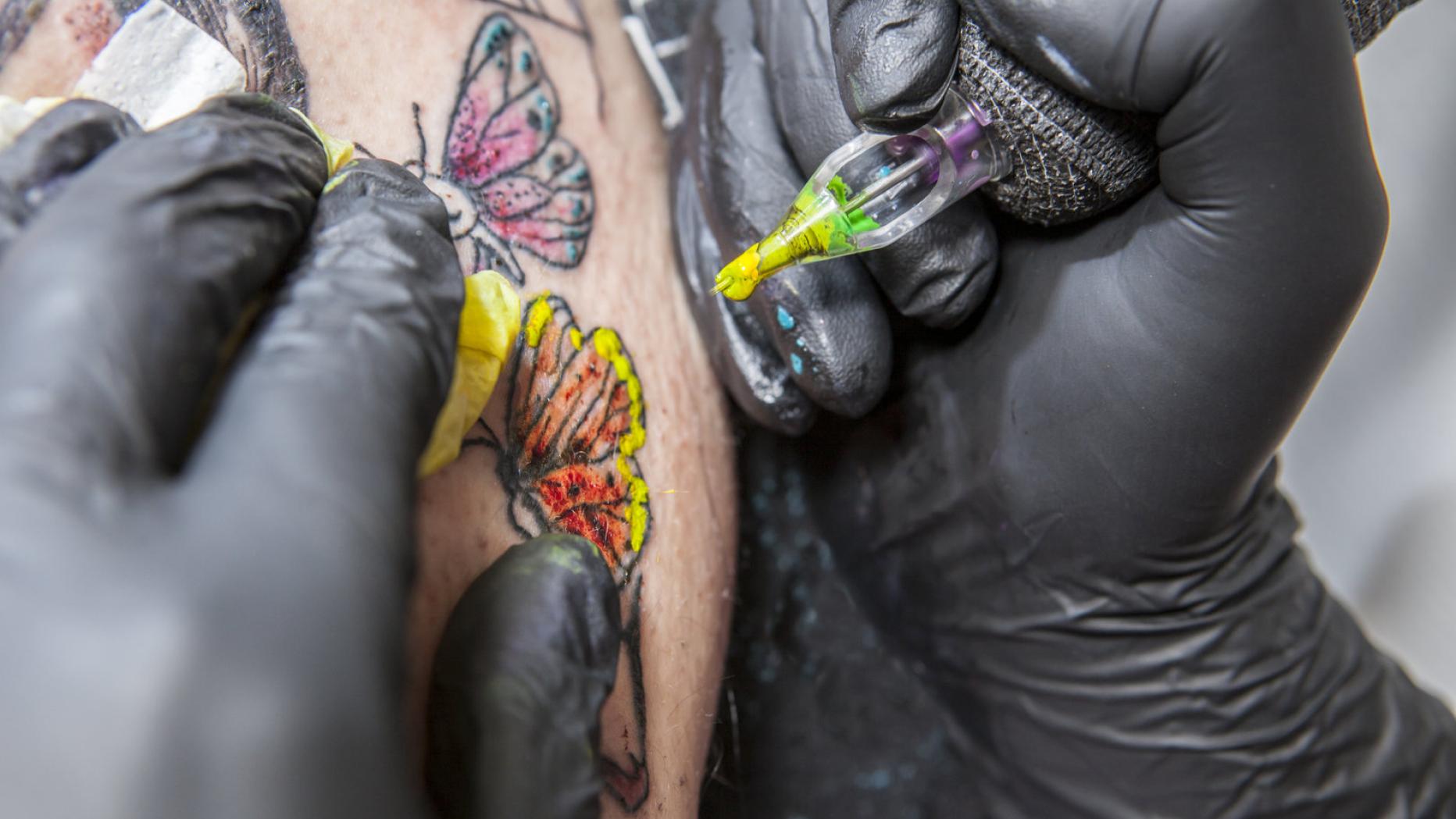 Erkenntnisse zum Körperkult Wieso Tattoos für immer halten kurier.at