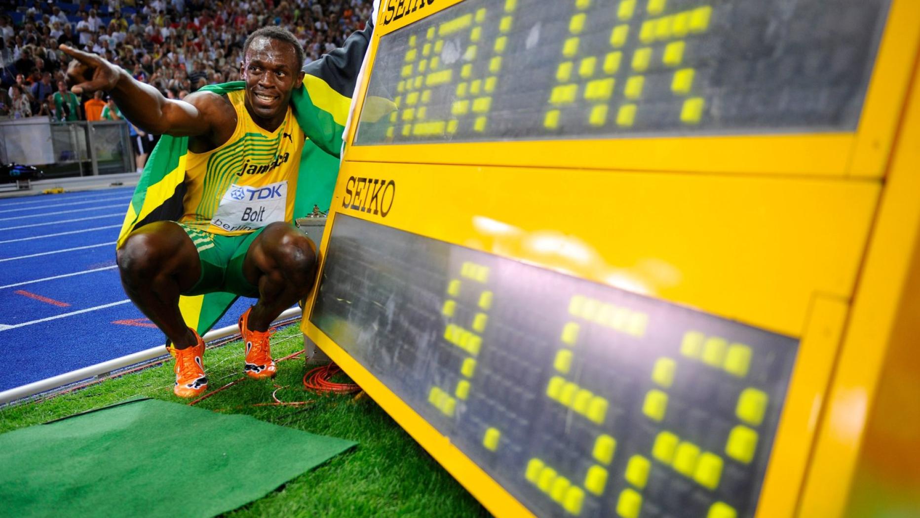 Рекорд 50 метров мужчины. Usain Bolt 9.58. Usain Bolt record 100m. Усейн болт плачет.