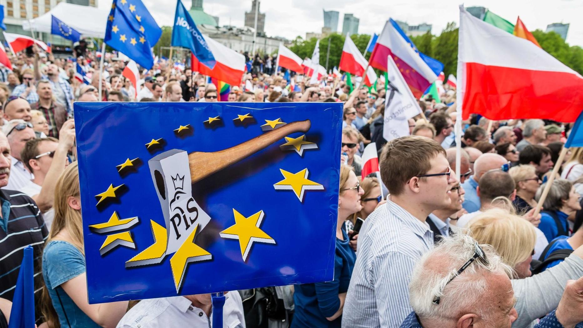 Вышли из евросоюза. Польша ЕС Polexit. Польша против ЕС. Вступление Польши в ЕС. Польша против Евросоюза.