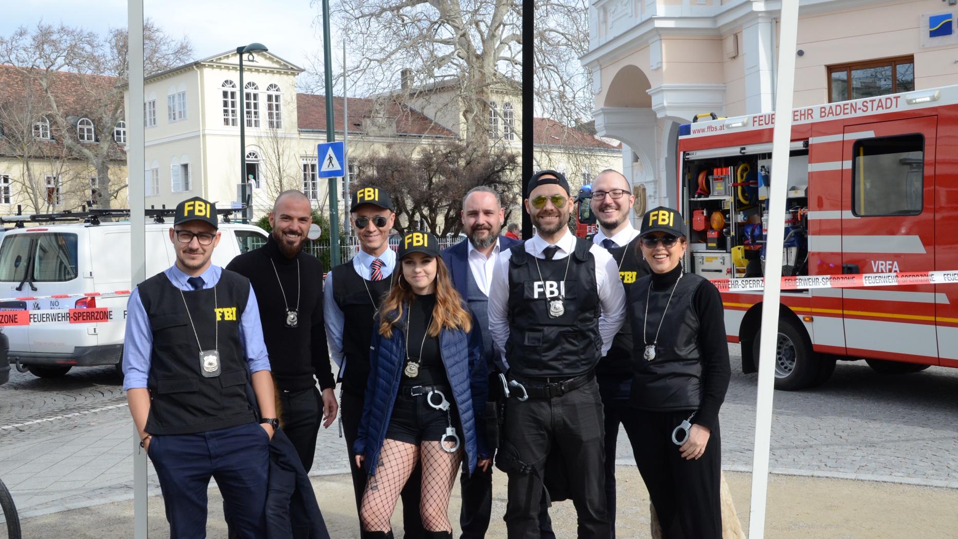 Verkleidete FBI-Agenten bei Polizeieinsatz