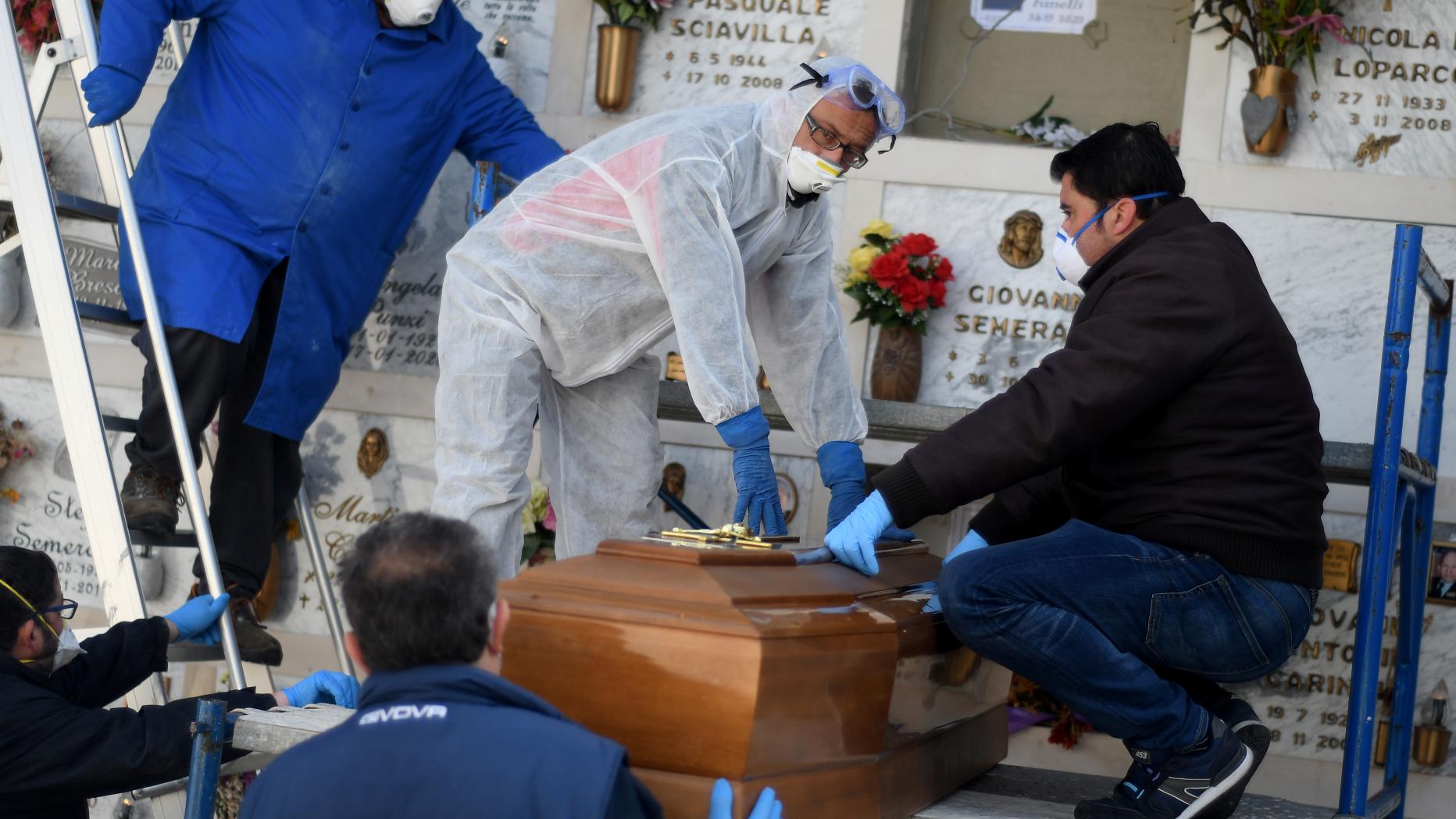 умберто эко смерть. витторио тавиани. пара в больнице. этторе бастико. нино черрути (91) итальянский модельер, основатель бренда cerruti.