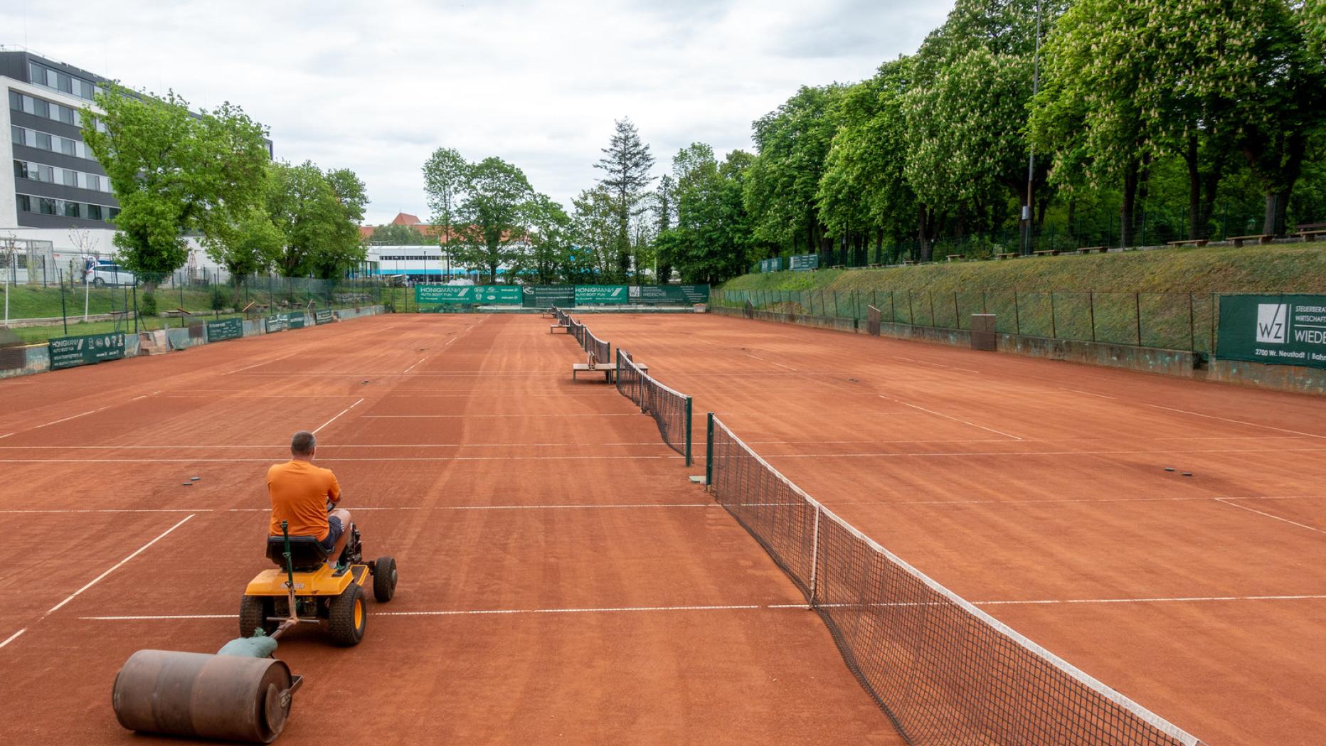 Serve and Volley in die „Normalität“: Tennisplätze fast ausgebucht