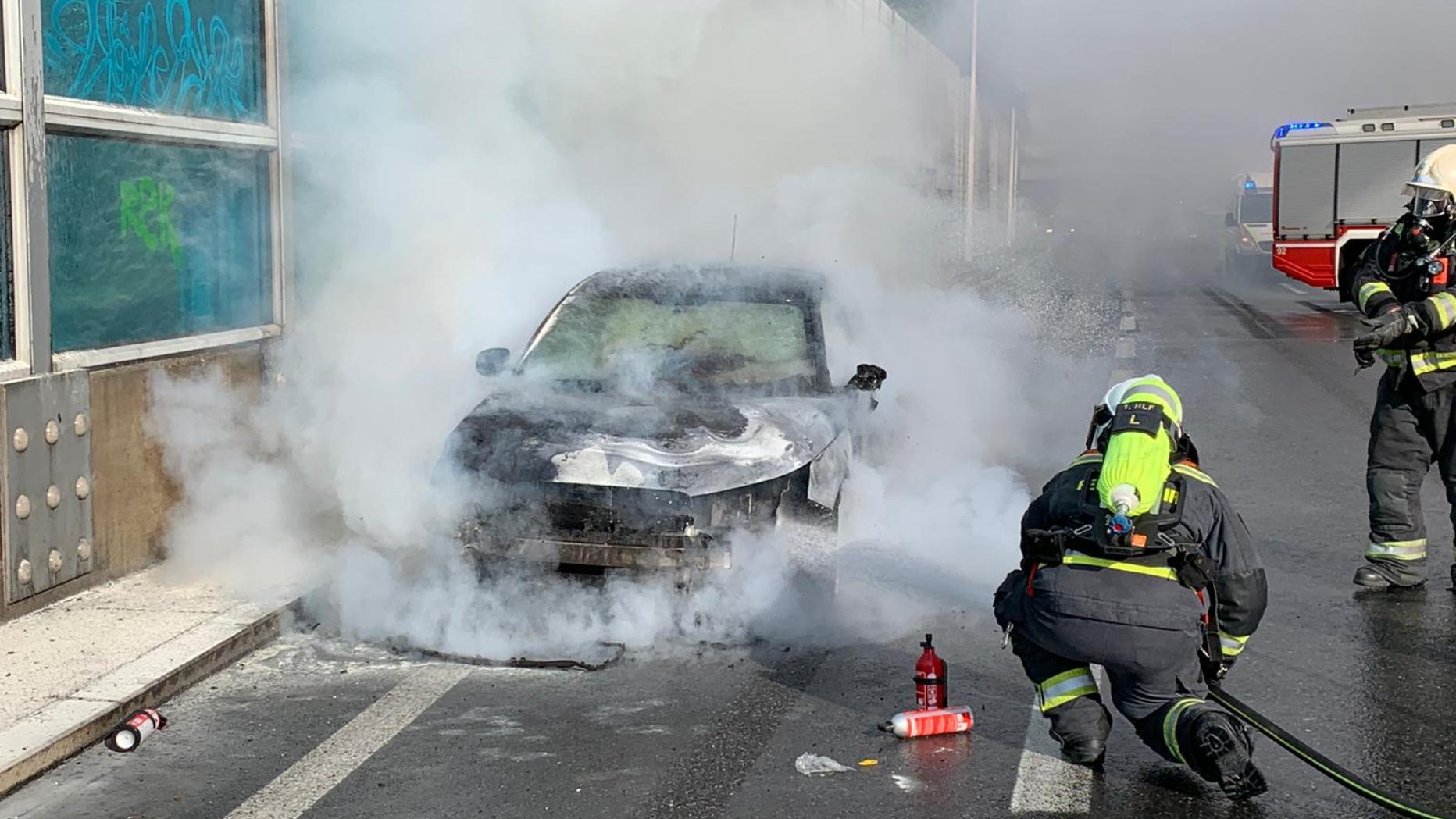 Wiener Berufsfeuerwehr Zu Pkw Brand Alarmiert Kurier At