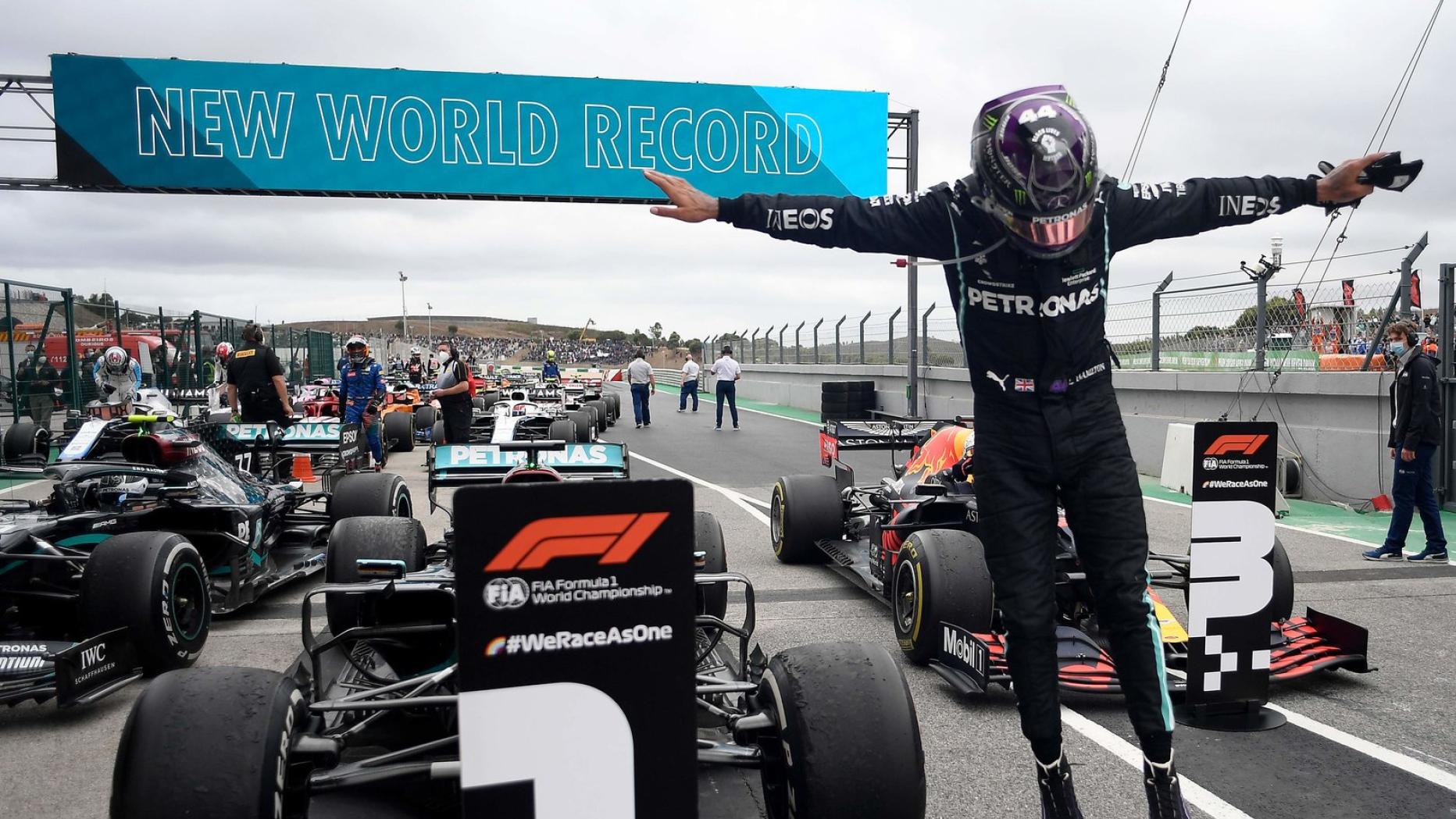 Formel 1 Warum Mercedes Den Champagner Einkuhlen Kann Kurier At