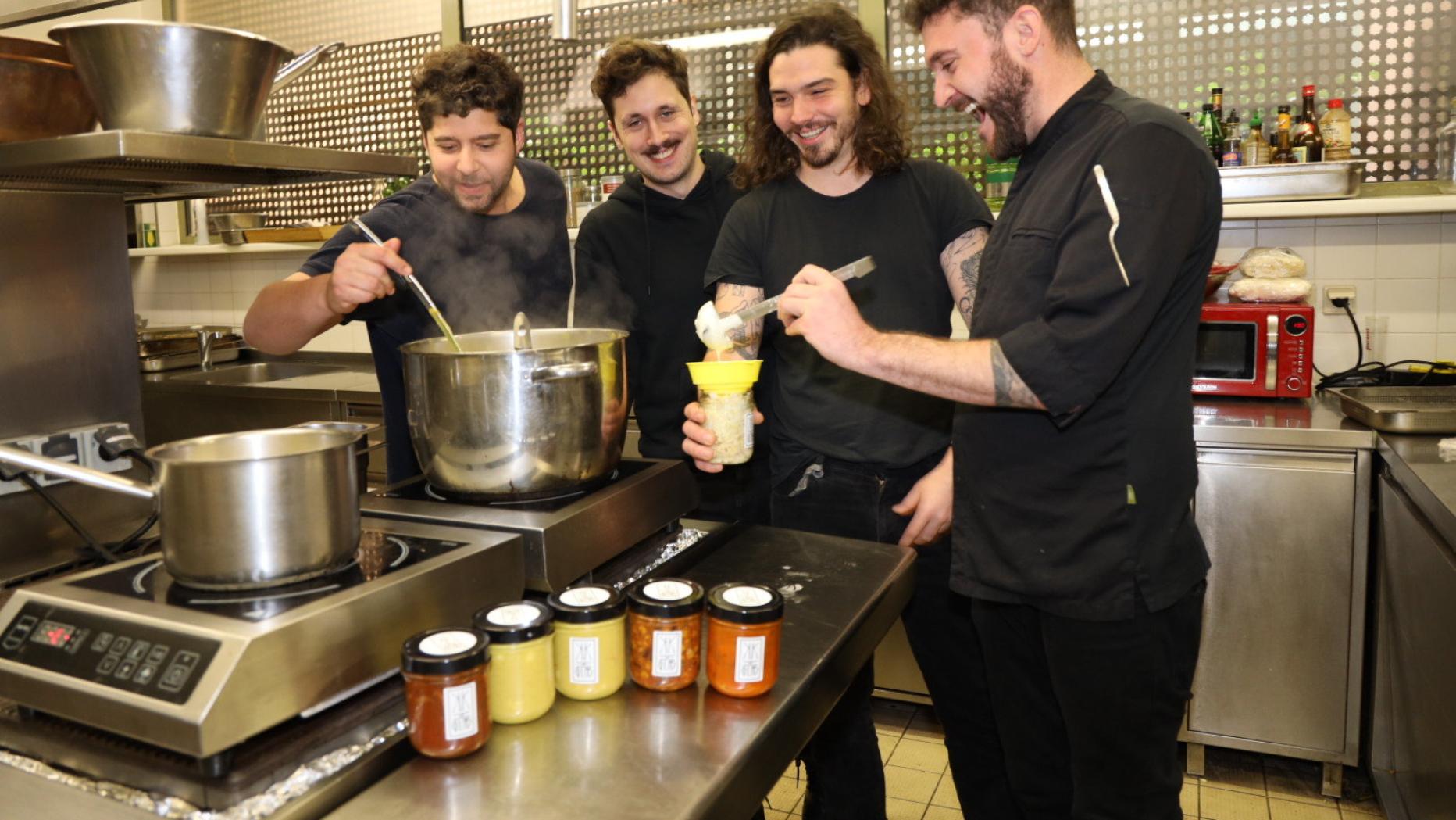 Neues TakeAway Konzept Gulasch und Cocktails im Glas zum