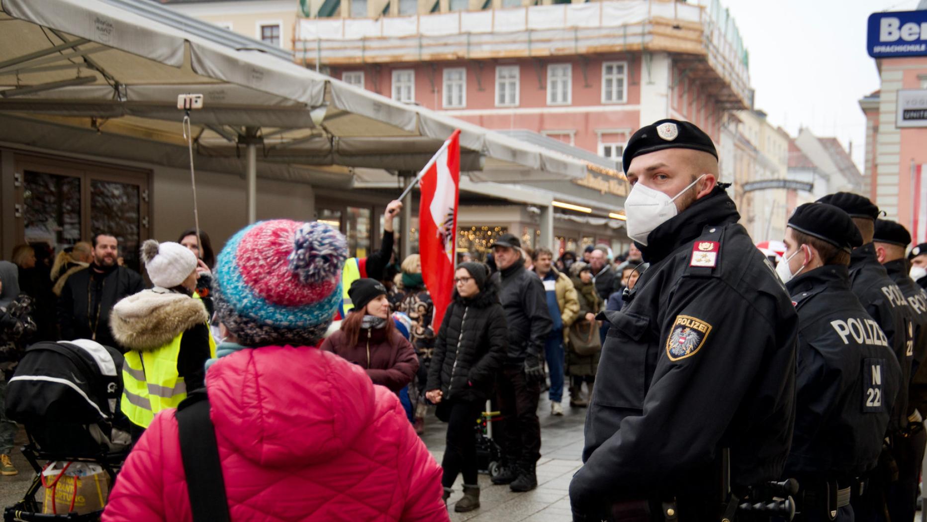 CoronaDemo in Wr. Neustadt Hinweise auf professionelle Planung