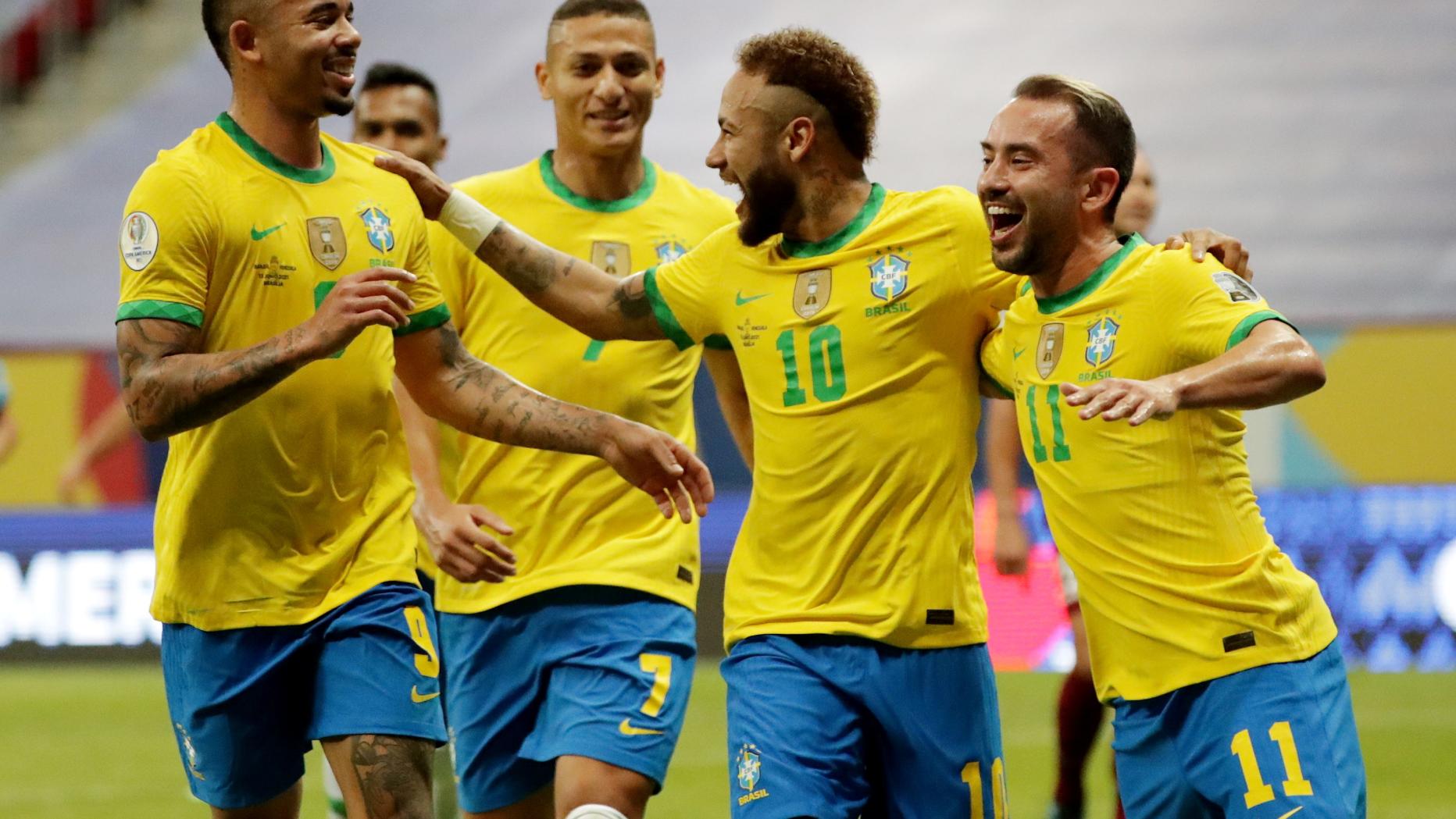 Бразилия первая в мире. Сборная Бразилии по футболу. Винисиус в сборной Бразилии. Бразилия футбольная сборная 2022. Сборная Бразилии 2021.