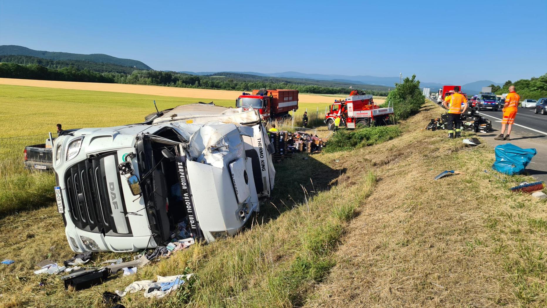 bilder lkw unfall a2 heute