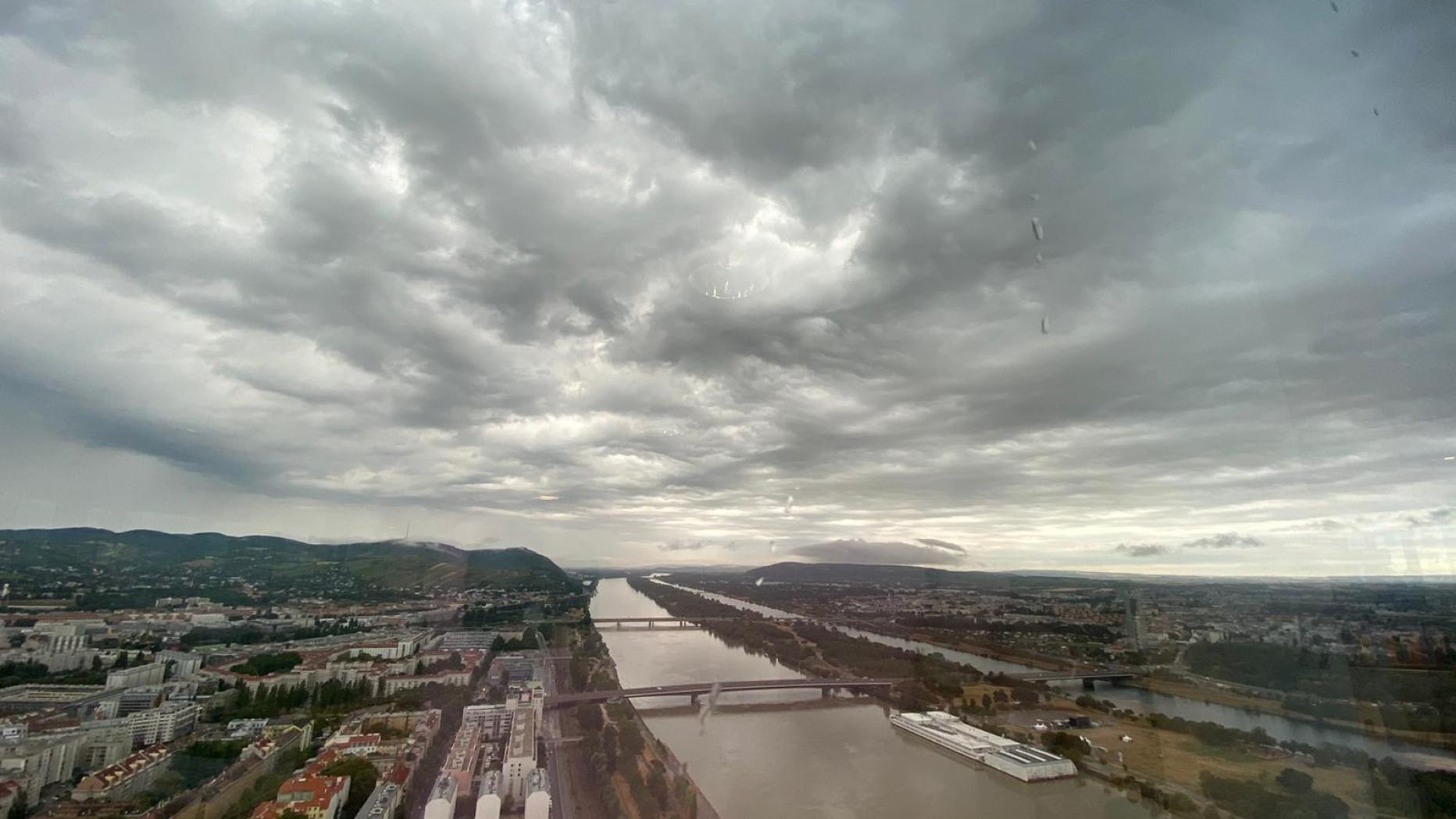 Schwere Unwetter In Ost-Österreich Mit Starkregen Und Hagel