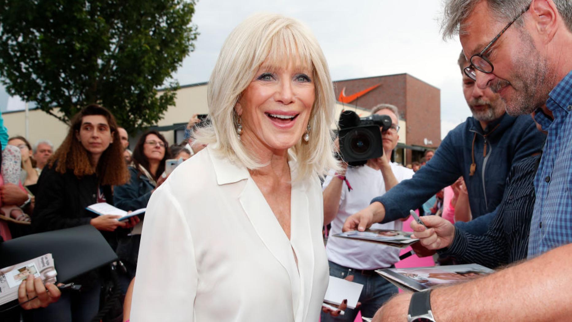 Linda Evans lebt gern allein 