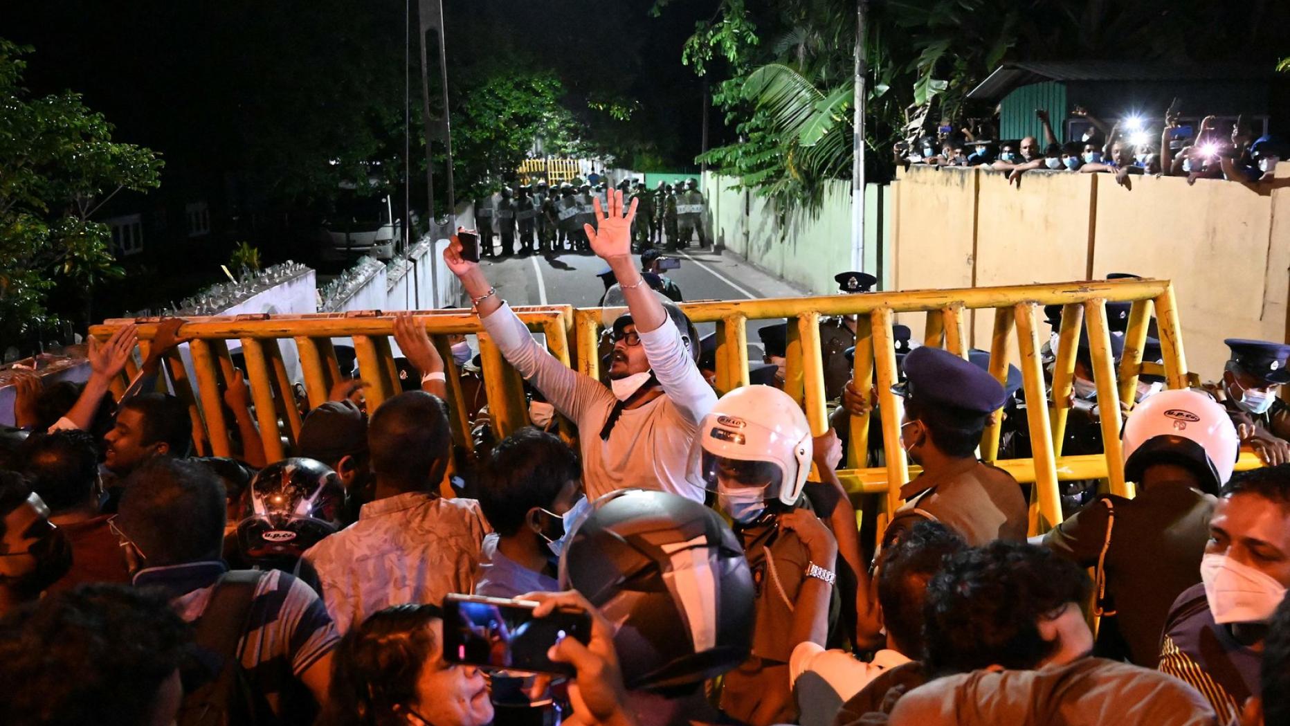 Sri Lankas Präsident verhängt nach Protesten Ausnahmezustand