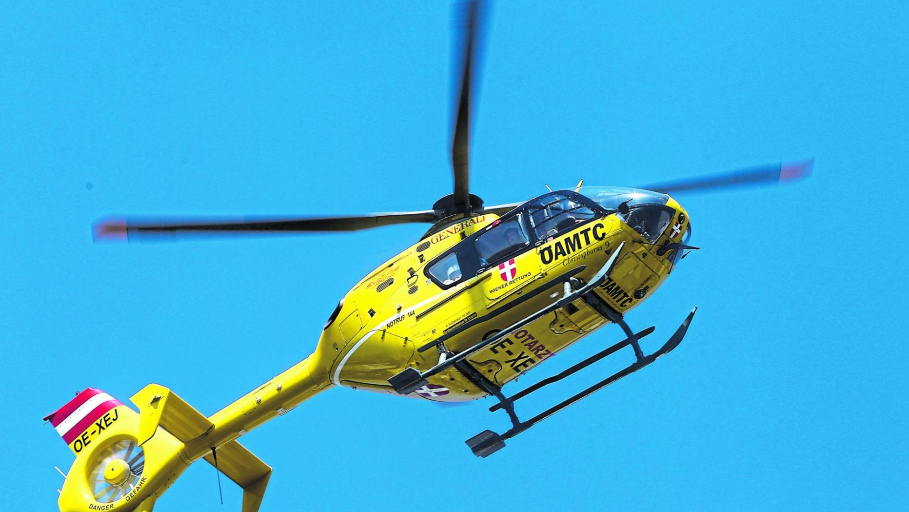 Flachgauer mit Traktor 20 Meter abgestürzt: Enkel holte Hilfe