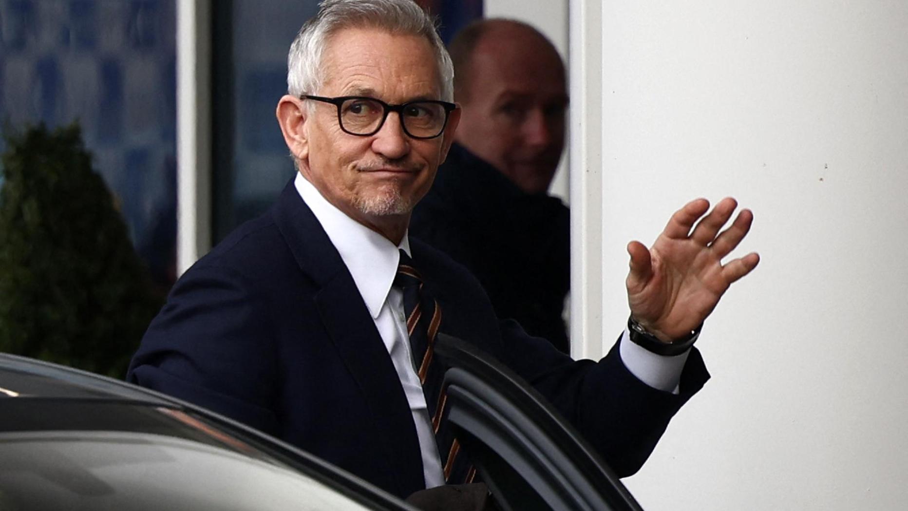 Bbc Streit Um Fußball Legende Gary Lineker Geht In Nächste Runde 3359