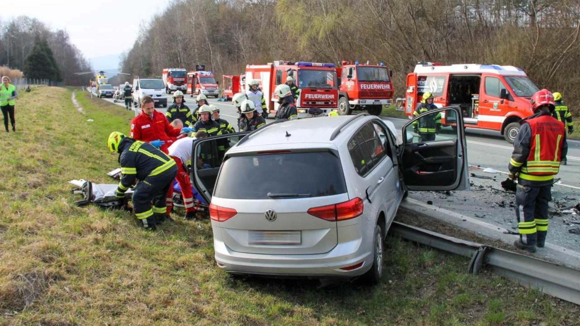 Fünf Verletzte Bei Kollision Von Vier Fahrzeugen