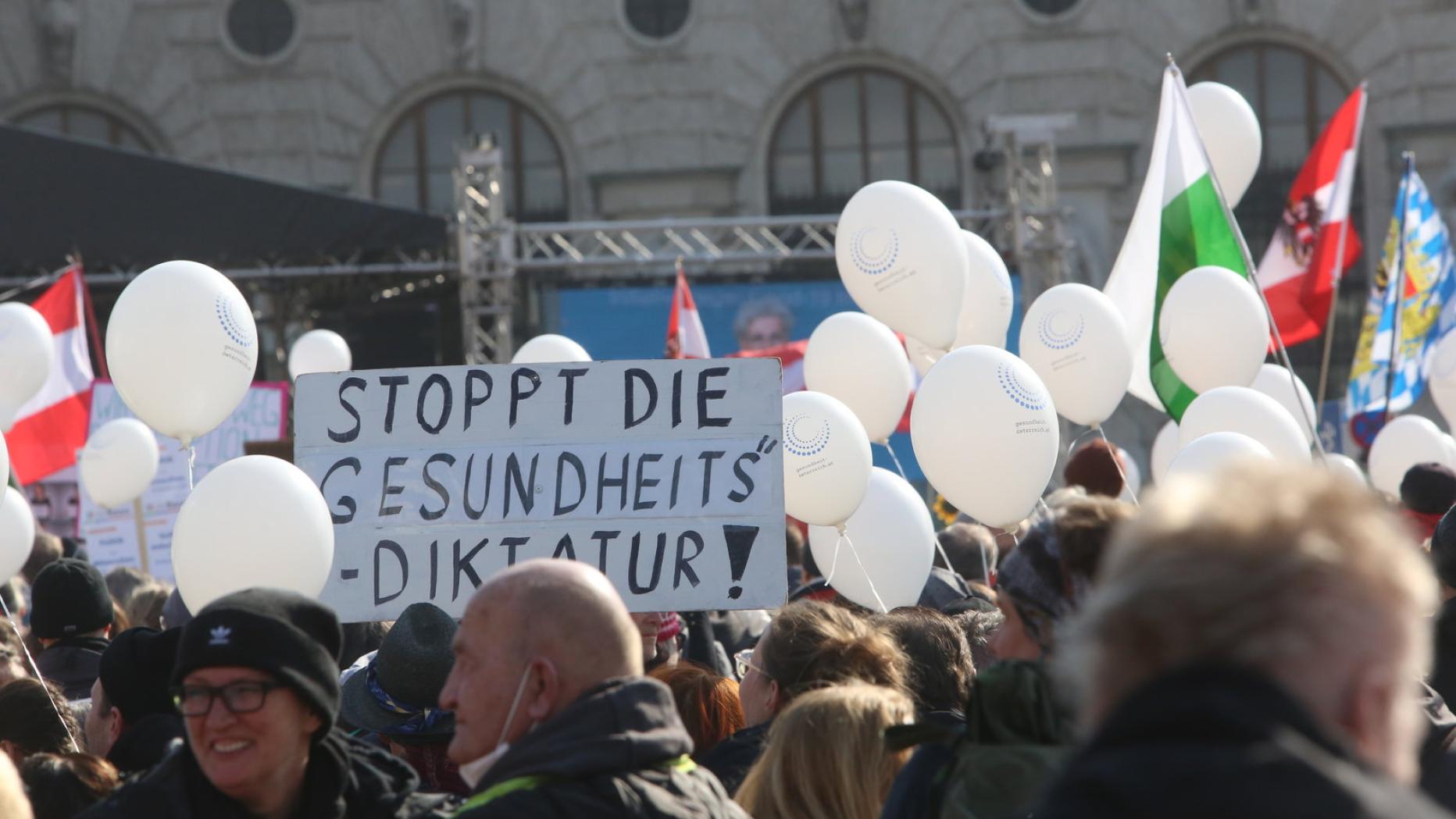 Krisentreffen Tödliches Virus Breitet Sich Weiter Aus Was Die Regierung Beschlossen Hat - 1d0xu15