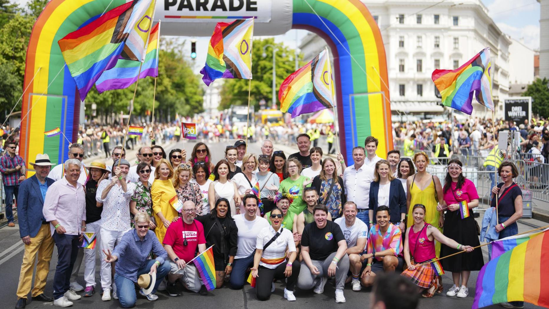 Vienna Pride 300.000 Menschen feierten bei 27. Regenbogenparade