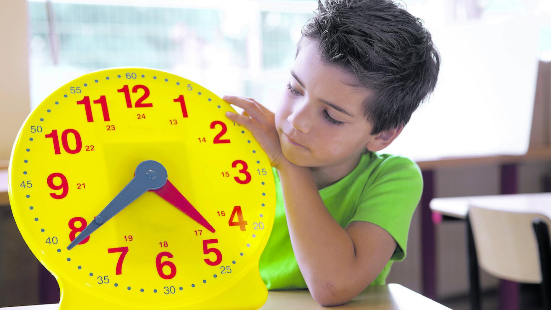 Игра обучение времени. Дети времени. Планирование времени для детей. Научить ребенка времени. Часы для детей школьного возраста.