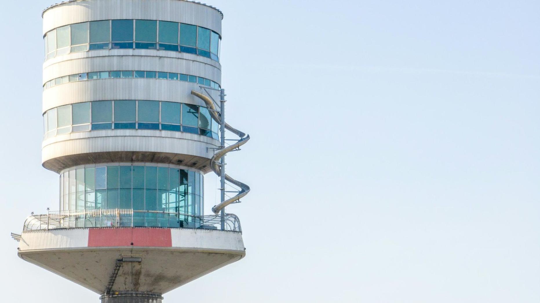 Höchste Rutsche Europas Auf Dem Donauturm Installiert