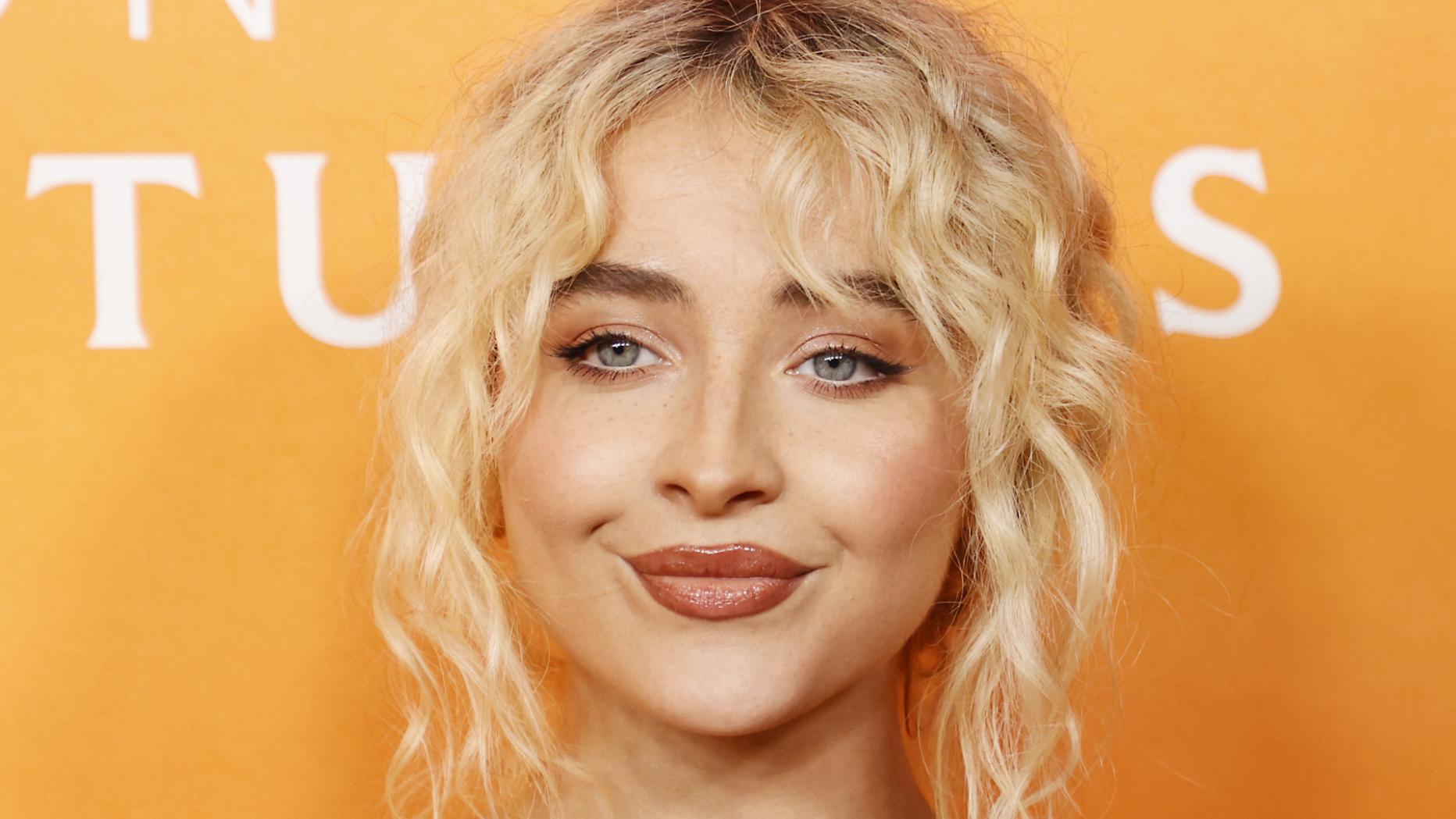 Sabrina Carpenter schockt Fans: Welche Bedeutung hat die Juno-Pose?