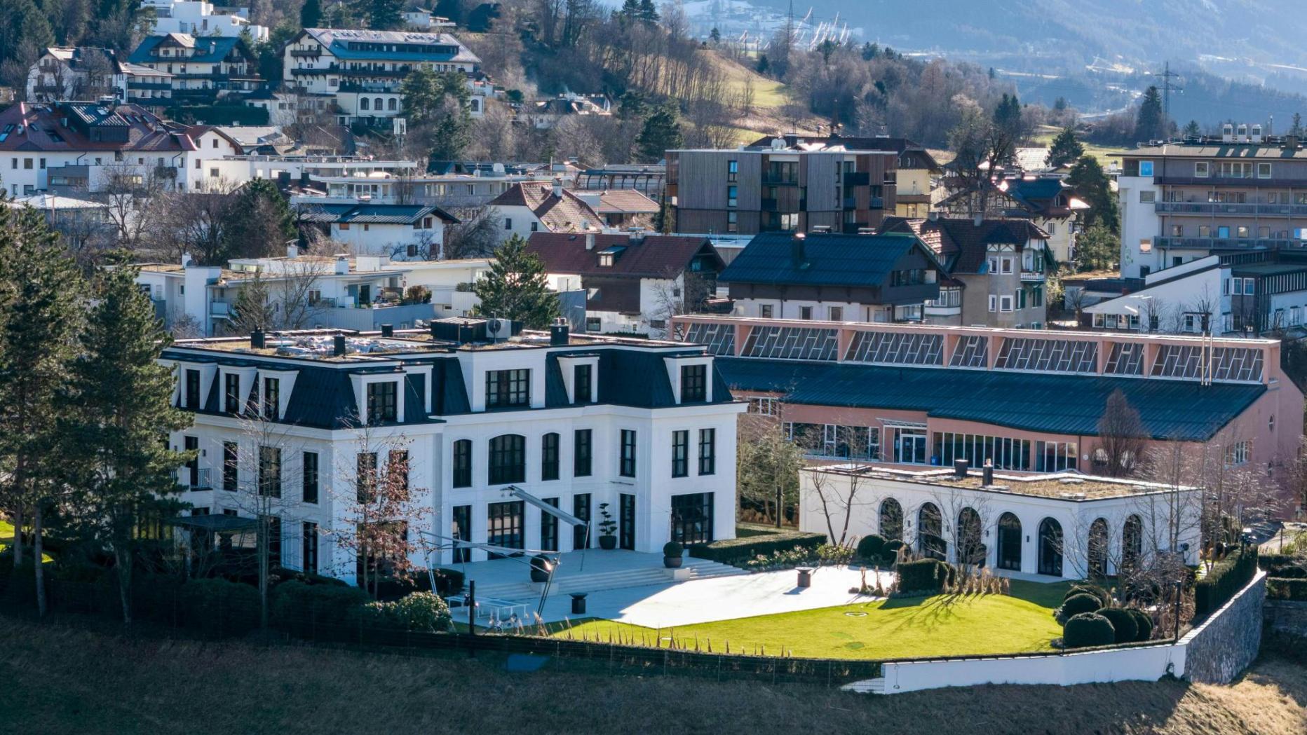 238.500 Euro im Monat: Mutter von Renè Benko muss seine Villa zahlen