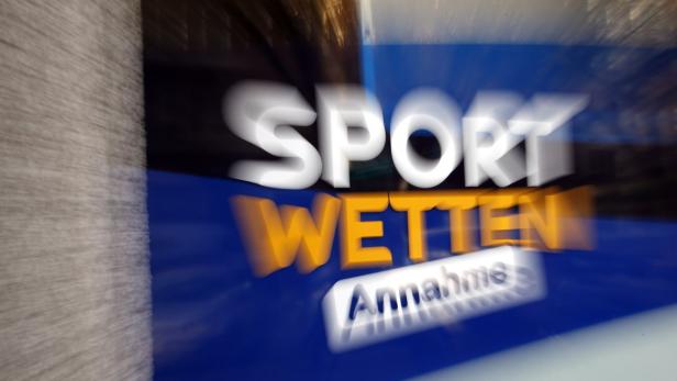 Ein Schild mit der Aufschrift „Sportwetten Annahme“.