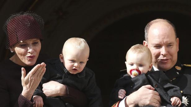 Die Familie am Balkon des Grimaldi Palastes.
