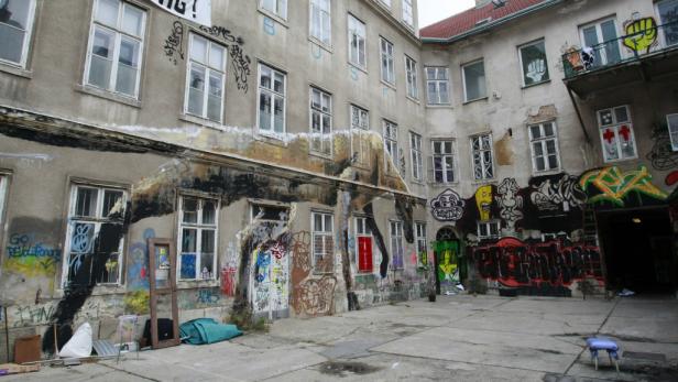 Nach Besetzung der Häuser in der Lindengasse (im Bild) und der Westbahnstraße sind die Aktivisten weiter auf der Suche nach "Freiraum". "Besetztes" Haus war leer