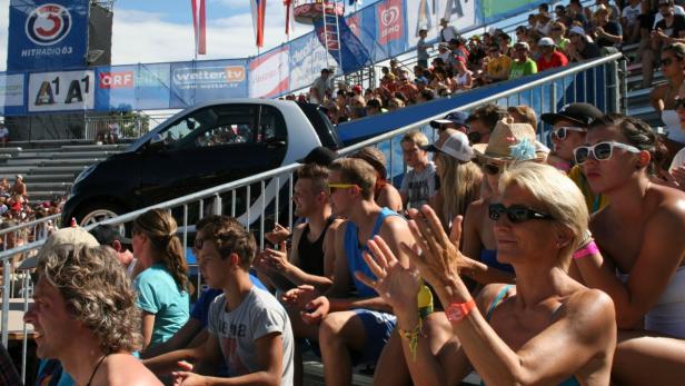 31.07.2013: Erstmals in der Geschichte des Beachvolleyball in Klagenfurt soll bereits am 2. Tag der Center Court mit 8000 Besuchern voll besetzt sein; die Zuschauerränge um ca. 10.30 Uhr