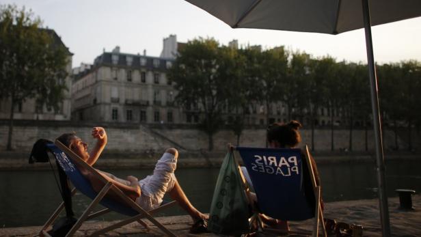 Feierabend am Seine-Ufer in Paris: Künftig soll kein Dienstmail auf Handy oder Tablet die verdiente Ruhe stören. Auch in anderen europäischen Ländern arbeiten Unternehmen an Mail-freien Ruhezeiten