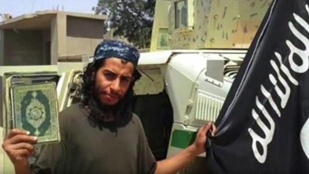 In der IS-Propagandzeitschrift Dabiq prahlte Abdelhamid Abaaoud damit, zwischen Europa und Syrien hin- und herzureisen, ohne erwischt zu werden.