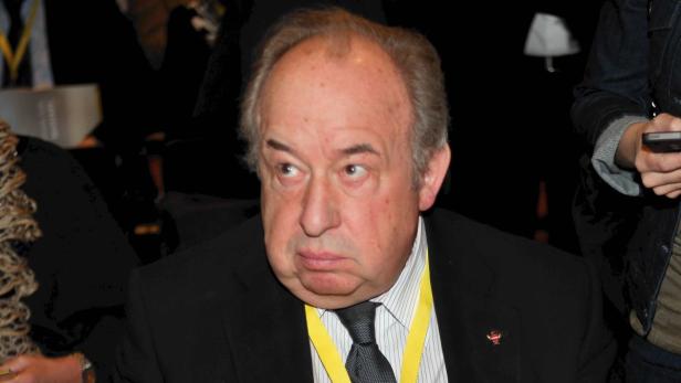 Beamten Chef, Fritz Neugebauer…