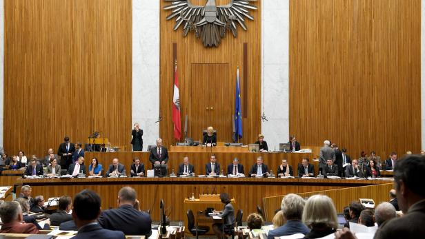 Blick in den Plenarsaal des österreichischen Parlaments in Wien.