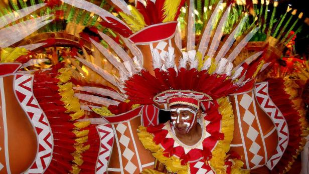 Diesmal führt Sie die Extratour nach Brasilien zum "Boi Bumba"-Spektakel in Parintins. Extratour: Karneval am Amazonas