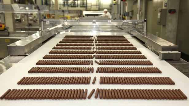 Die Produktion von Schokoriegel im Mars-Werk Breitenbrunn bleibt von der Abwanderung von Vertriebsmitarbeitern nach Wien unberührt