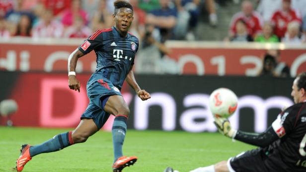 epa03809053 Munich&#039;s David Alaba (L) fails to score against goalkeeper Rogerio Ceni of Sao Paulo vie for the ball during the Audi Cup soccer semifinal match FC Bayern Munich vs Sao Paulo FC at Allianz Arena in Munich, Germany, 31 July 2013. EPA/TOBIAS HASE