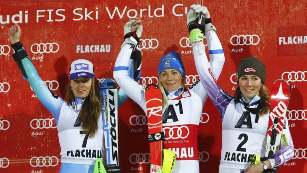 Frida Hansdotter jubelte bei ihrem zweiten Slalom-Sieg mit Tina Maze (li.) und Mikaela Shiffrin (re.).