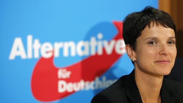 Die Ostdeutsche Petry (40) will Parteichef Lucke entmachten