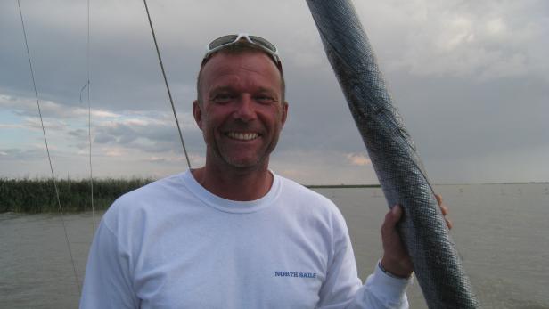 Gewinnendes Lächeln vor Neusiedl am See: Segelprofi Hans Spitzauer