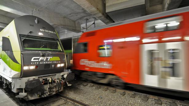 Eine defekte Oberleitung legte S-Bahnen und CAT lahm.